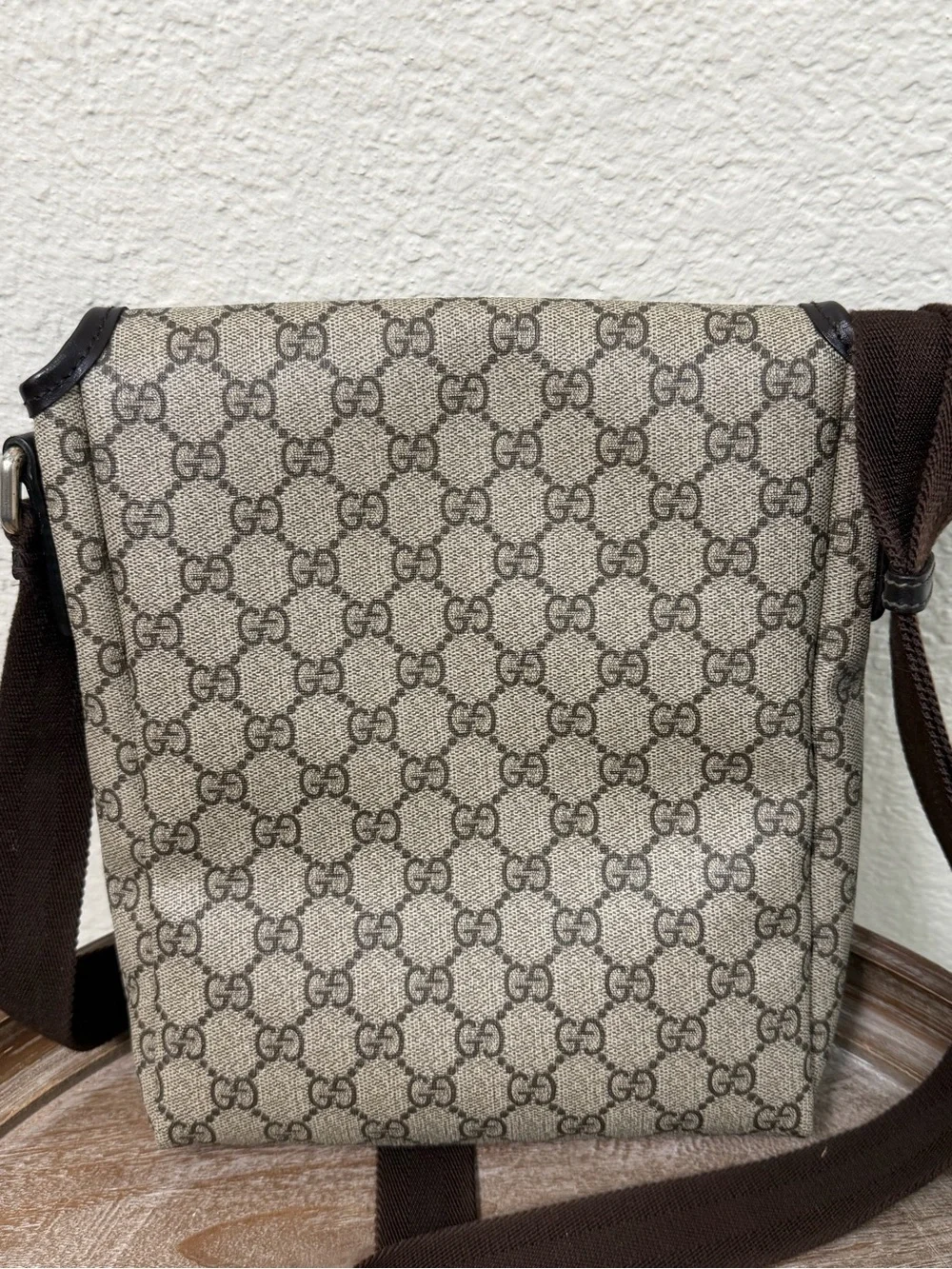SOLD

AUTHENTIC Gucci Beige Brown GG Supreme Crossbody Bag - Picture 6 of 10